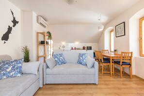 TV, DVD-spiller og stereoanlegg