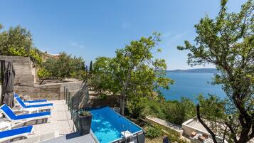 Außenpool, Liegestühle