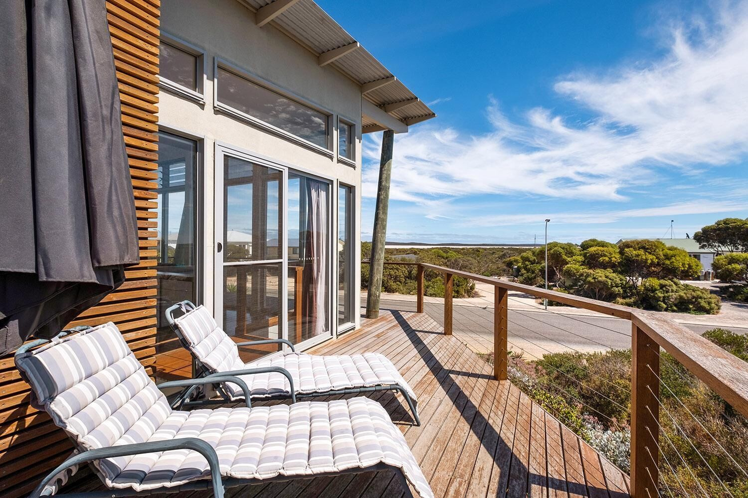 Lakeview - A modern and beautifully designed holiday home — image 25