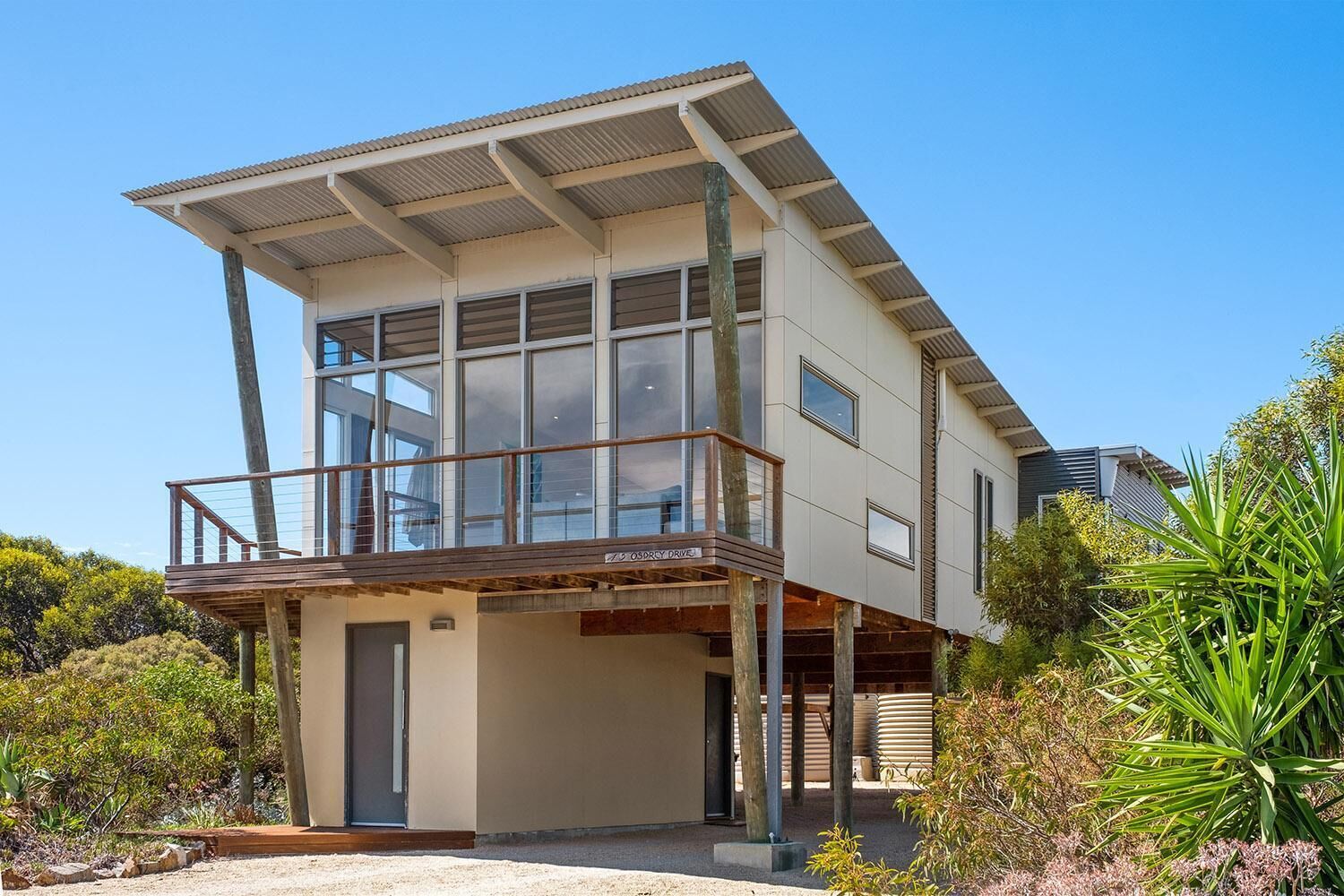 Lakeview - A modern and beautifully designed holiday home — image 27