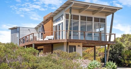 Lakeview - A modern and beautifully designed holiday home