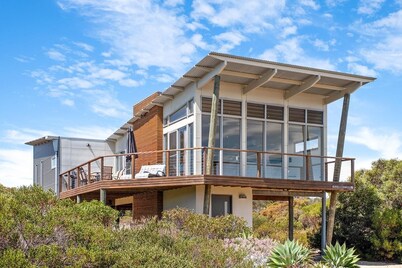 Lakeview - A modern and beautifully designed holiday home