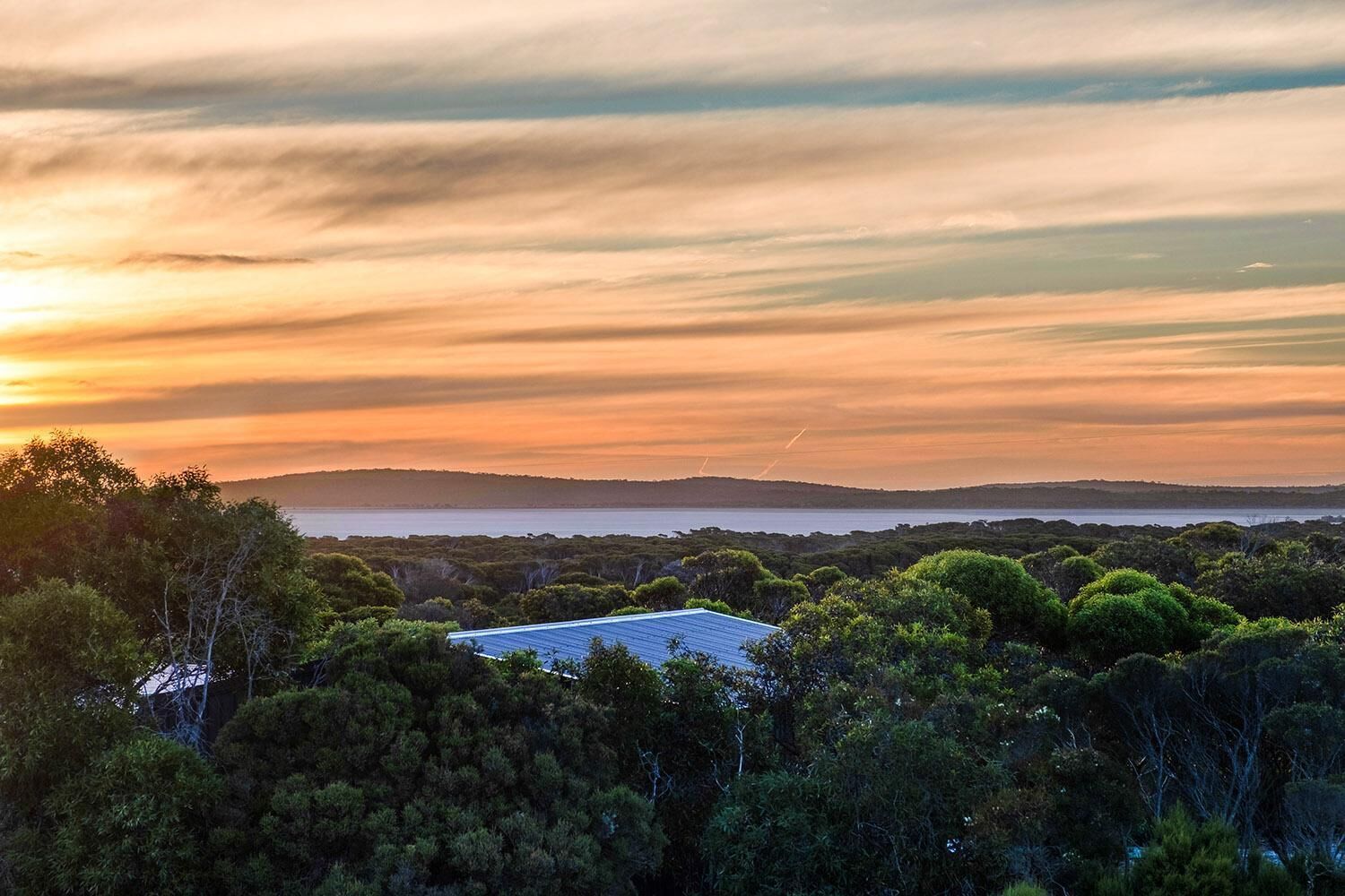 Lakeview - A modern and beautifully designed holiday home — image 2