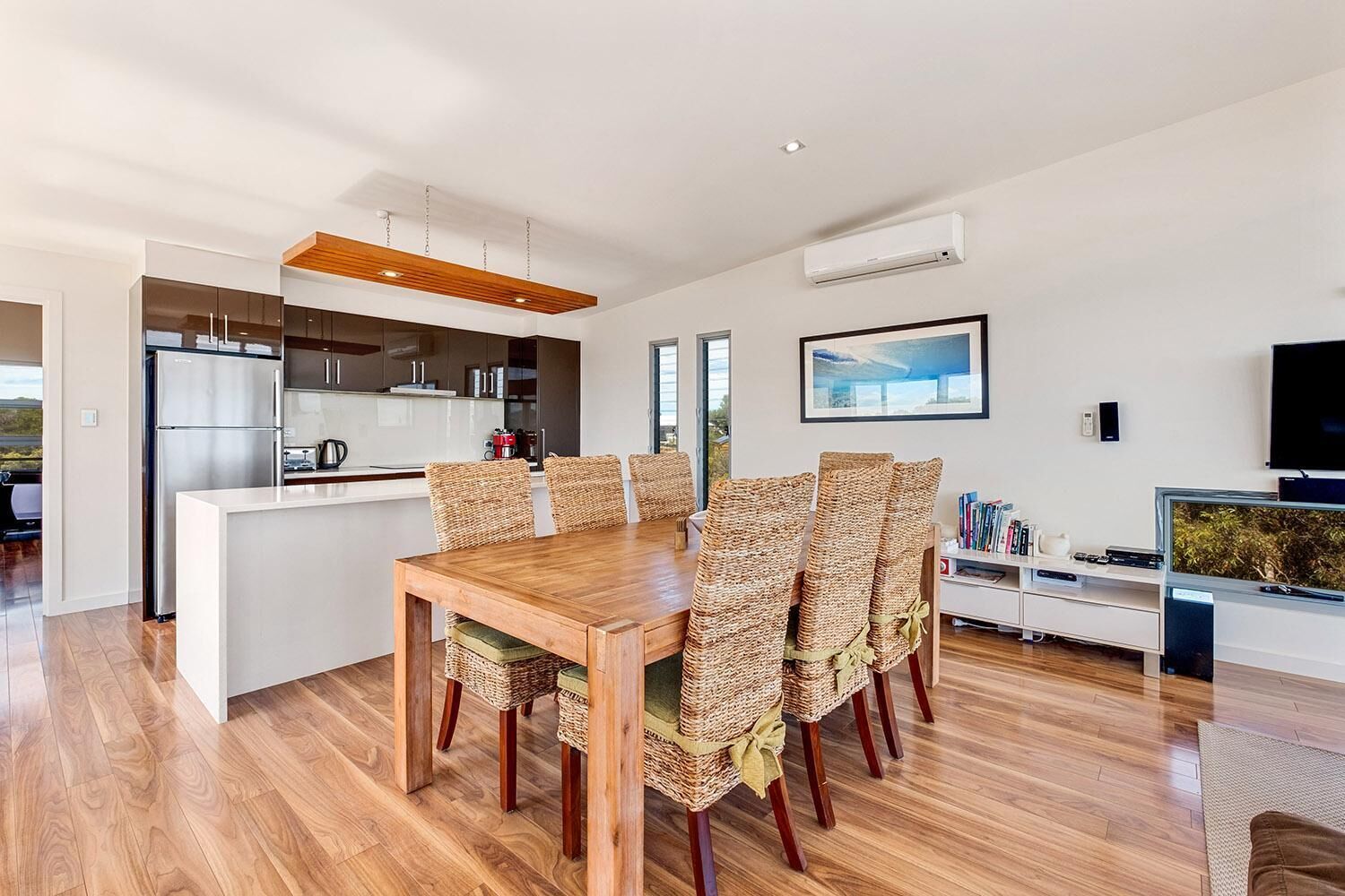 Lakeview - A modern and beautifully designed holiday home — image 6