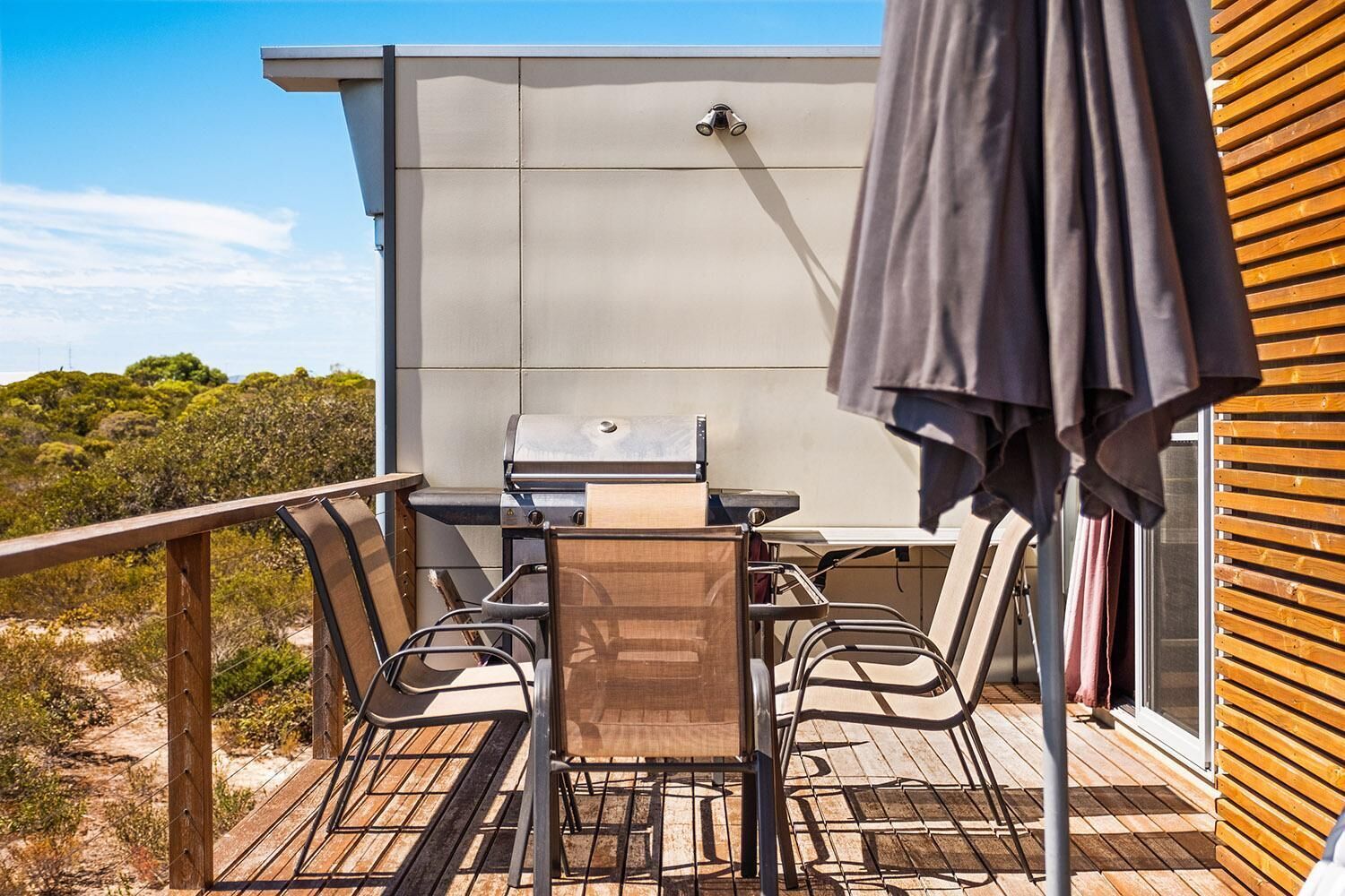 Lakeview - A modern and beautifully designed holiday home — image 20