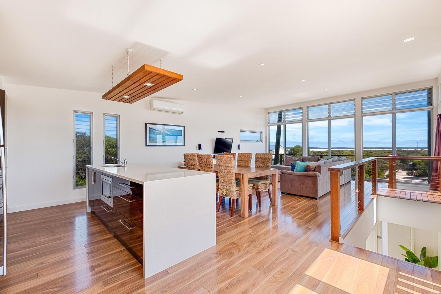 Lakeview - A modern and beautifully designed holiday home — image 4