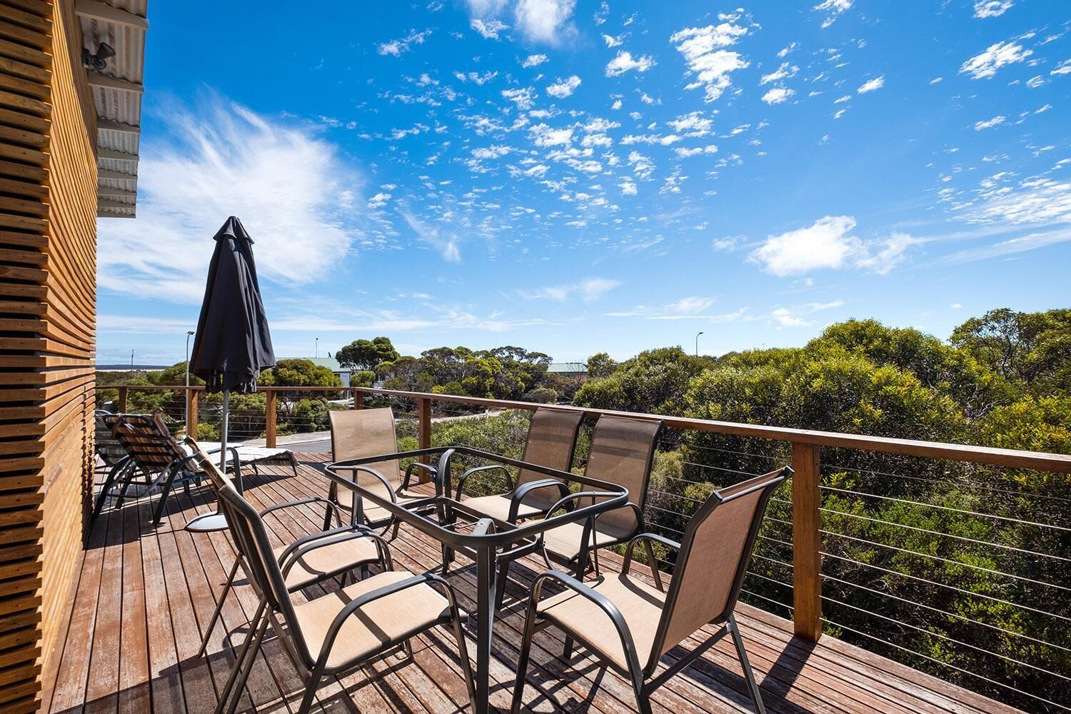 Lakeview - A modern and beautifully designed holiday home — image 22