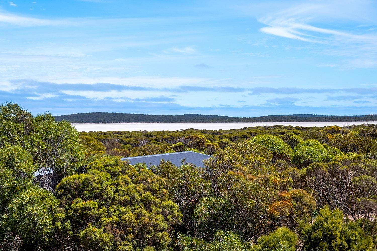 Lakeview - A modern and beautifully designed holiday home — image 3