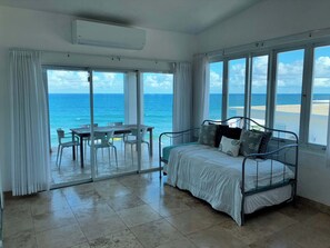 5 bedrooms, iron/ironing board, WiFi, bed sheets