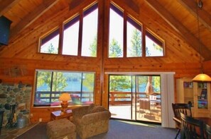 スマートテレビ、暖炉、DVD プレーヤー