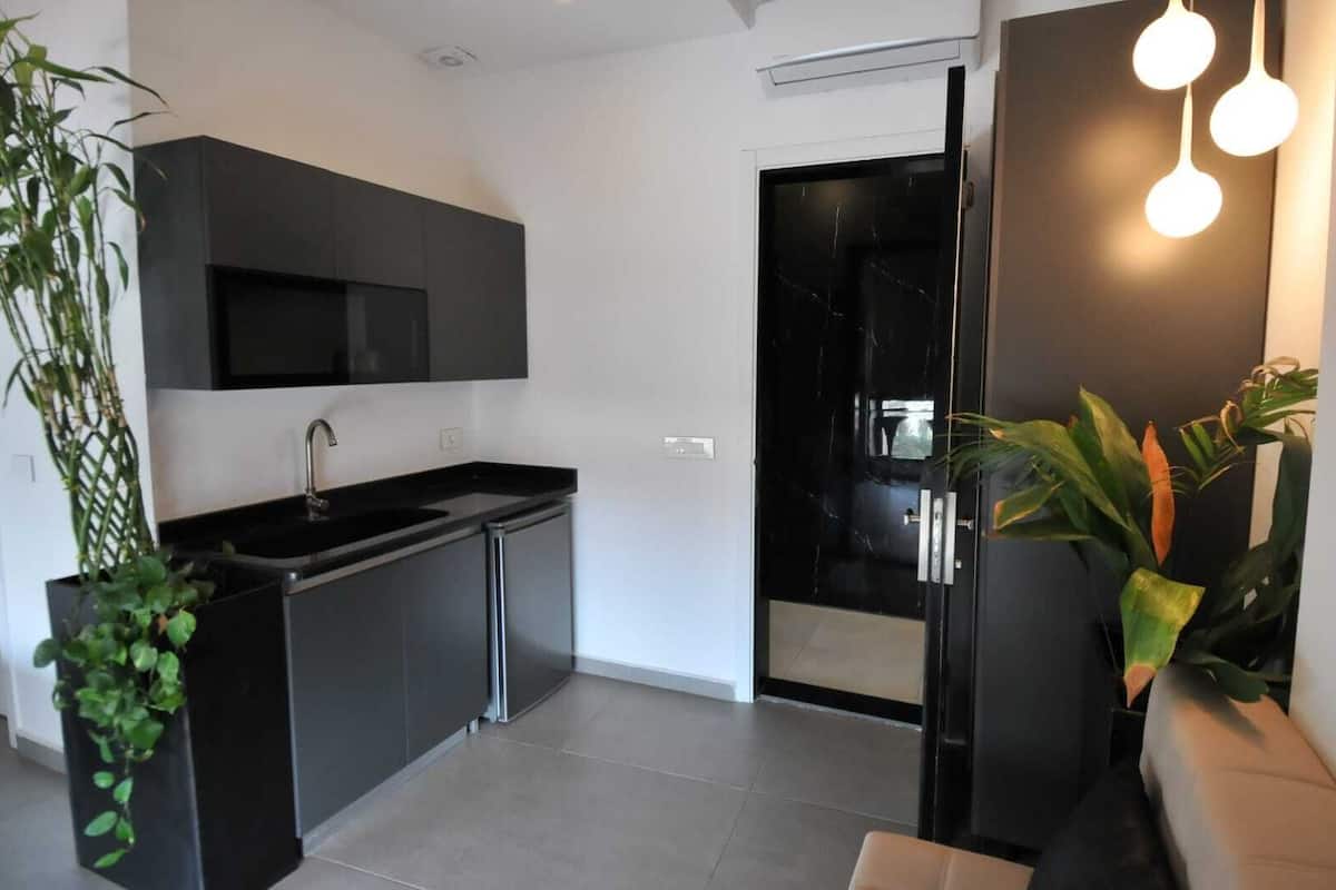 studio, sea view (room no 3) | blackout curtains, free wifi