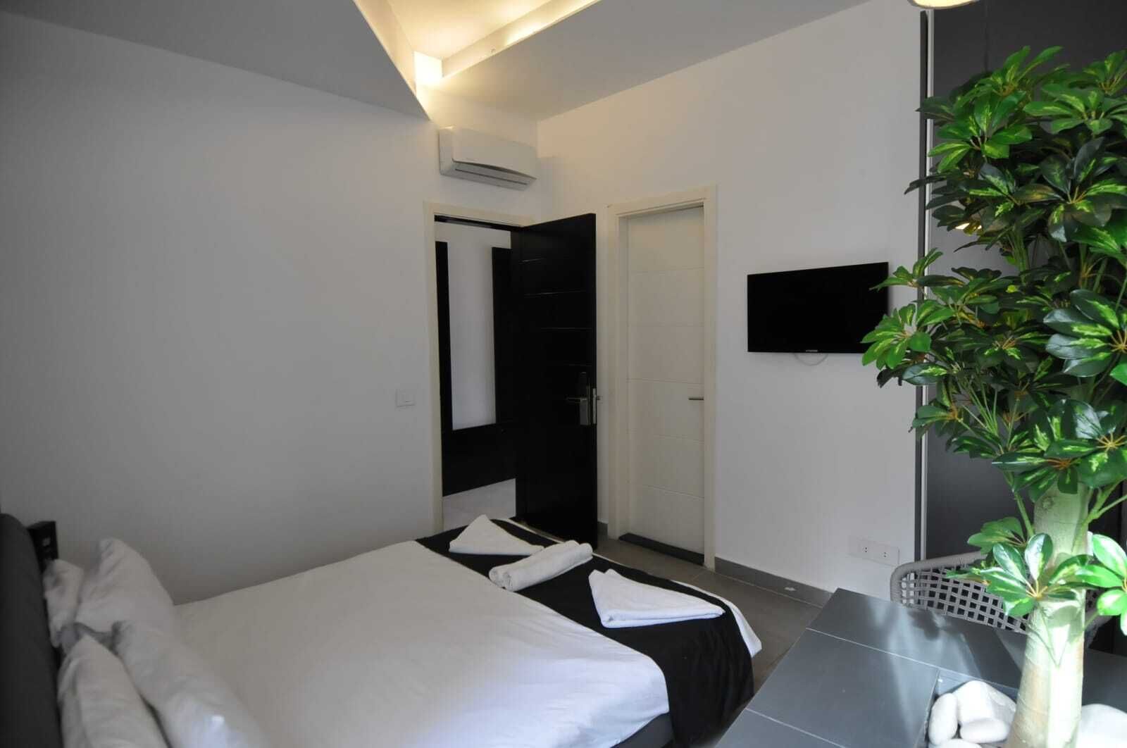 blackout curtains, free wifi