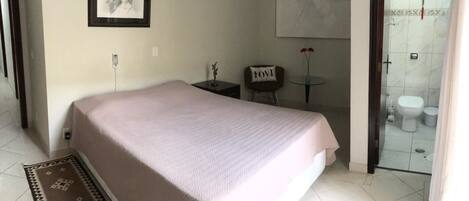 Appartement | Rideaux occultants, fer et planche à repasser, Wi-Fi gratuit