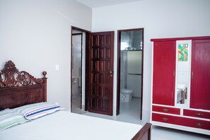 5 bedrooms, iron/ironing board - CASA NOVA ALMEIDA - ES (Reis Magos)