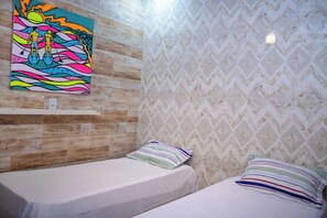 5 makuuhuonetta, silitysrauta/-lauta