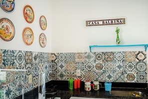 Fridge, oven, stovetop, blender