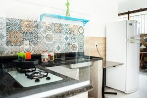 Jääkaappi, uuni, liesi, tehosekoitin