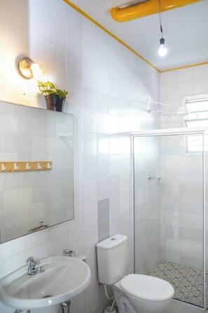 Shower, hair dryer, soap, shampoo - CASA NOVA ALMEIDA - ES (Reis Magos)