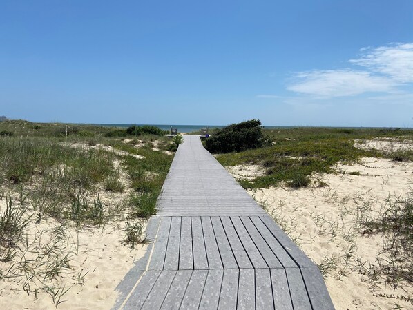 Beach nearby, sun loungers, beach towels