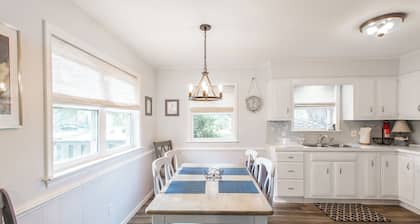 Cozy Ocean Side Beach Cottage at Fantastic Location North End of Virginia Beach