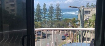 Enhet 5 Madrid, Caloundra