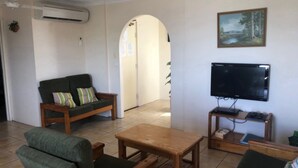 Unclassified image, 5 of 15, button - Madrid U5 | Ocean Views, Pool & Walk to Bulcock Beach (CALOUNDRA)