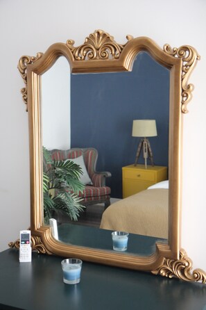 2 bedrooms, in-room safe, iron/ironing board, free WiFi