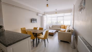 Appartement, 2 slaapkamers | Woonruimte | Lcd-televisie