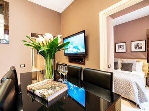 4 habitaciones, escritorio, internet y ropa de cama 