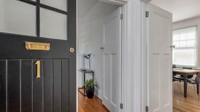 Best on Letitia Central spacious stylish sleeps 6