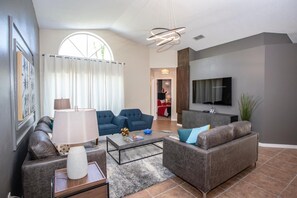 TV, DVD player - Magical Retreat Jack Skellington and Winnie the Pooh (Kissimmee)