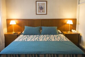 2 bedrooms, iron/ironing board, WiFi