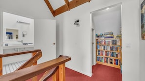 Interior - Cornwall Cottage - Fantastic Lake View (Merimbula)
