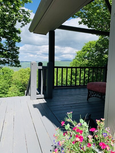 Bear's Rest, LONG RANGE MNT VIEWS! BIG COMFY DECK