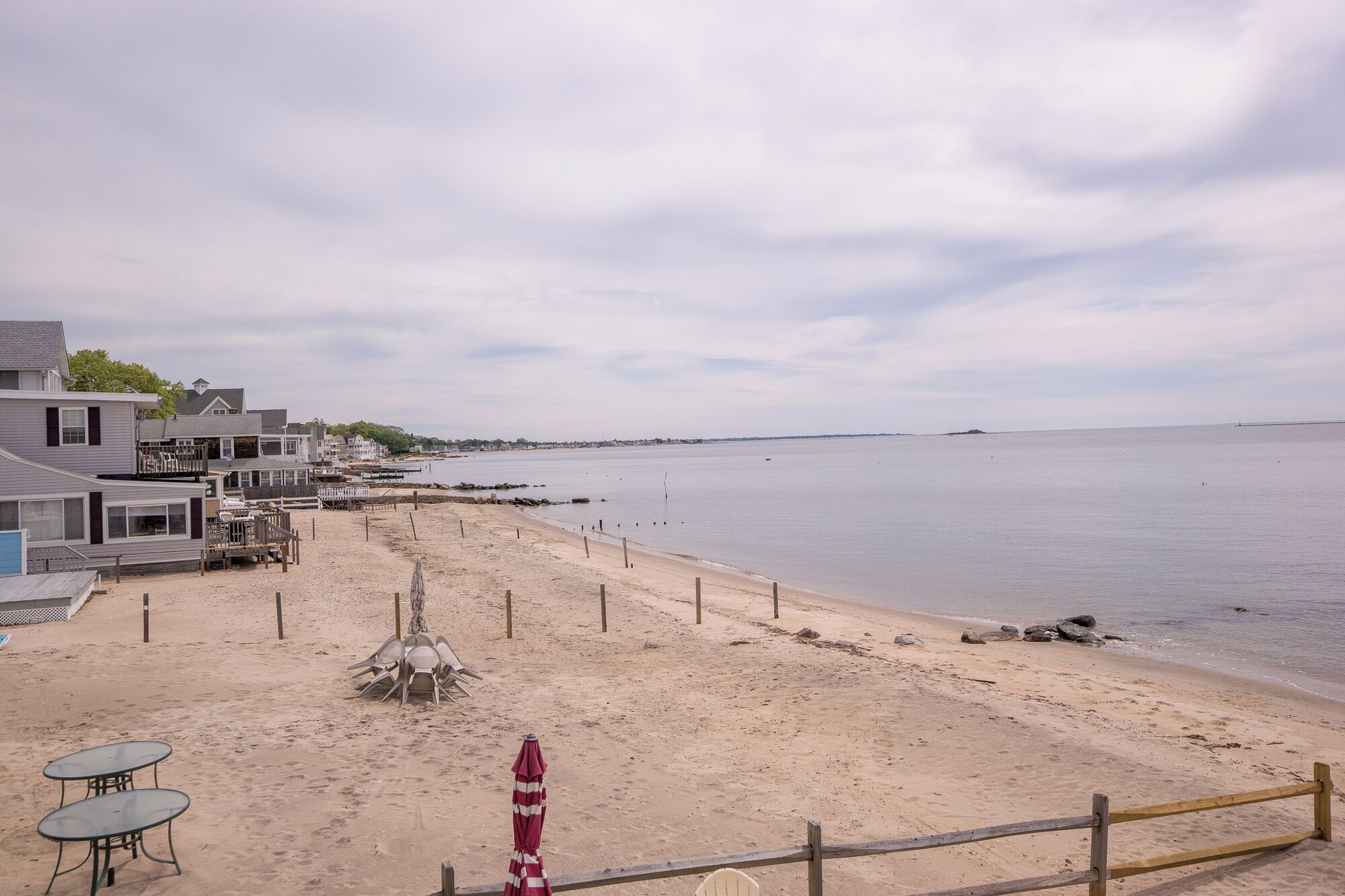 Plage, chaises longues