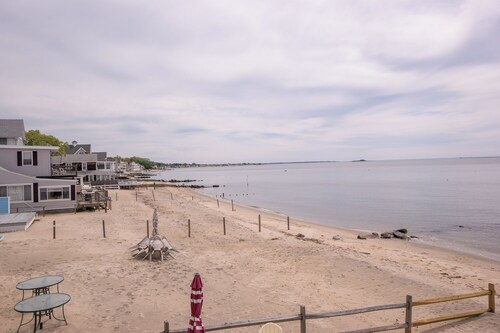 Remodeled 4 BR Waterfront Beach House with all the Comforts of Home...and more!
