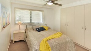 3 bedrooms, bed sheets - Cetina 2 Waterfront Views & Modern Coastal Stay (BULCOCK BEACH)