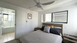 Room - Ocean Crest U7 Ocean Views & Steps To Beach (Caloundra)