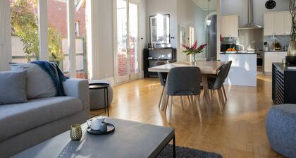 Charming Historic Home With Modern Interior - In The Heart Of Ballarat