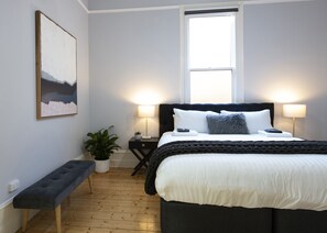 3 habitaciones, tabla de planchar con plancha, wifi y ropa de cama 