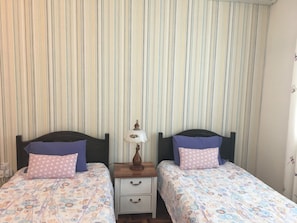 3 Schlafzimmer, BĂŒgeleisen/BĂŒgelbrett, Internetzugang, BettwĂ€sche