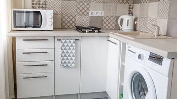 Fridge, microwave, oven