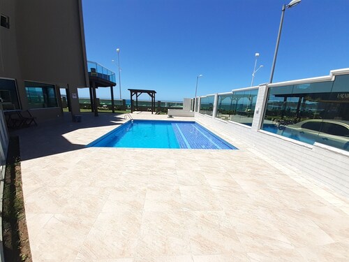 309, 3 bedroom apartment on the sea court