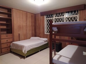 Basic Triple Room | Free WiFi, bed sheets