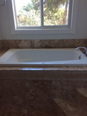 Towels, toilet paper - Secluded getaway abaco (Turtle rocks)