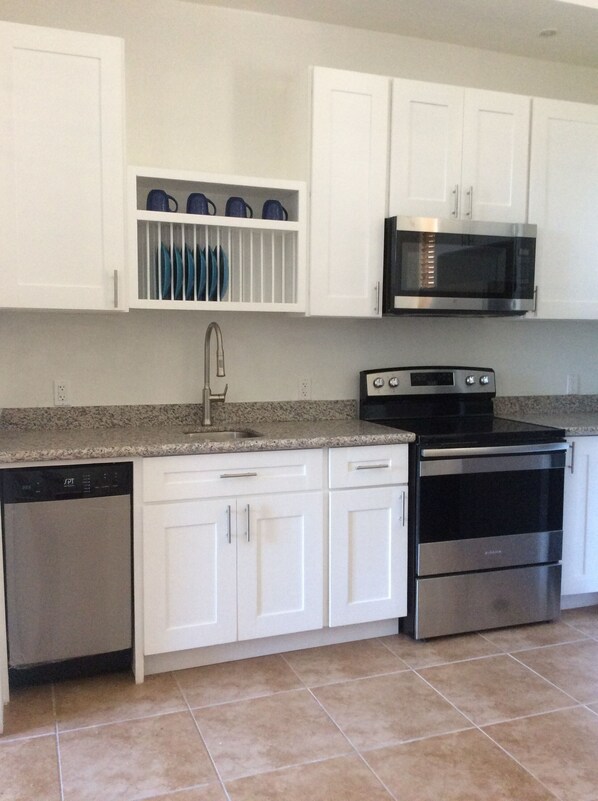 Fridge, microwave, oven, stovetop - Secluded getaway abaco (Turtle rocks)