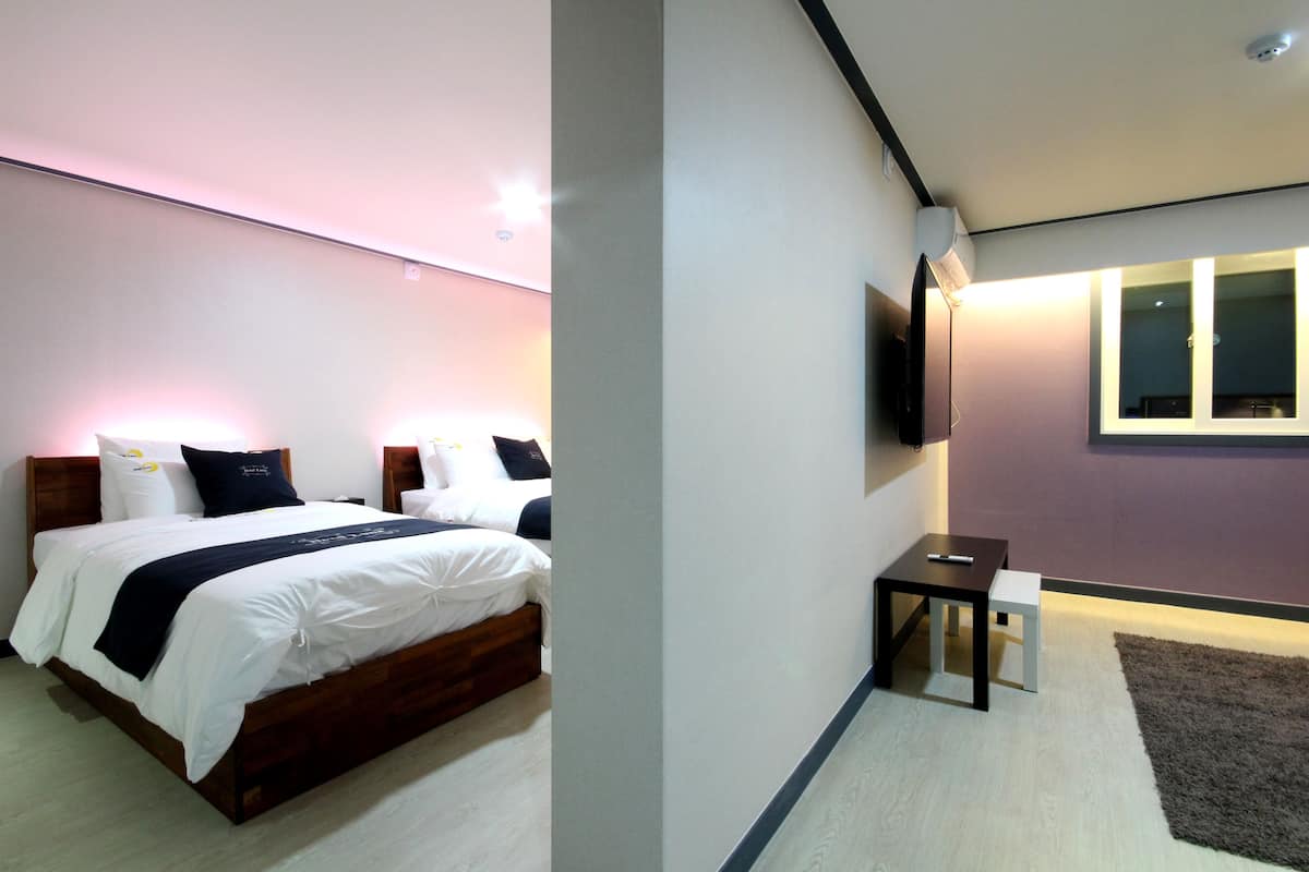 Suite | Premium bedding, down comforters, memory foam beds