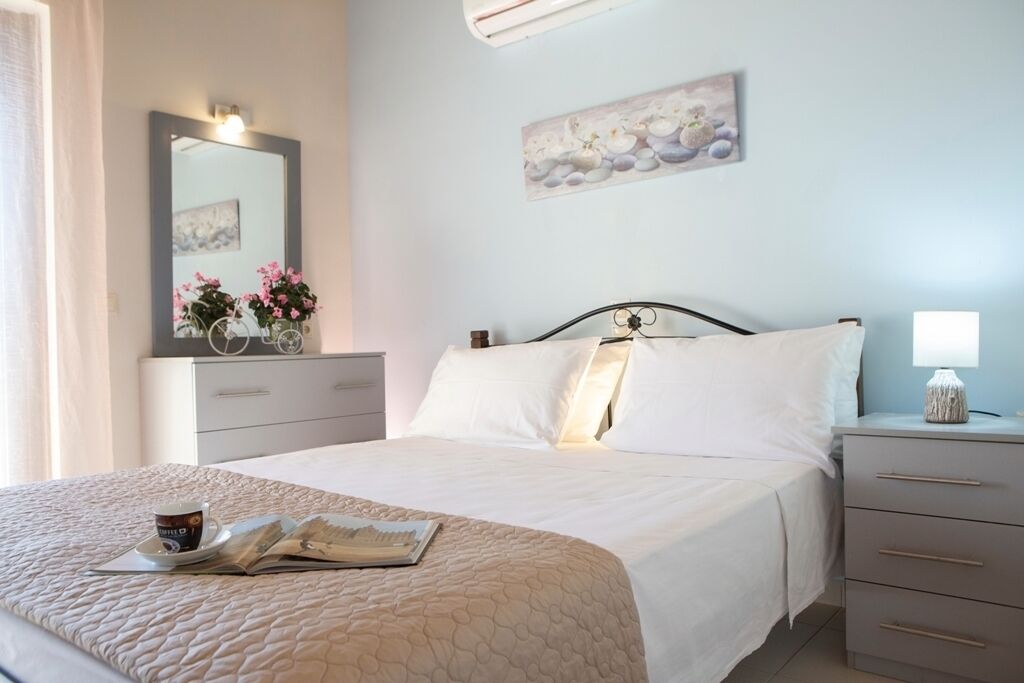 2 habitaciones, tabla de planchar con plancha y cuna de viaje 