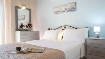 2 bedrooms, iron/ironing board, travel cot, free WiFi