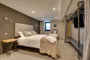 2 bedrooms, iron/ironing board, travel crib, free WiFi
